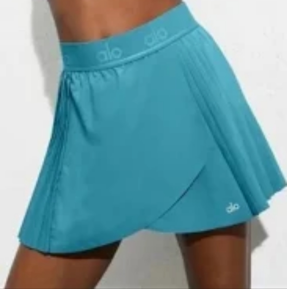 Alo Yoga Aces Skirt skort in Blue Splash sz LARGE